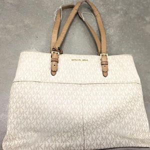 MK hand bag - medium size